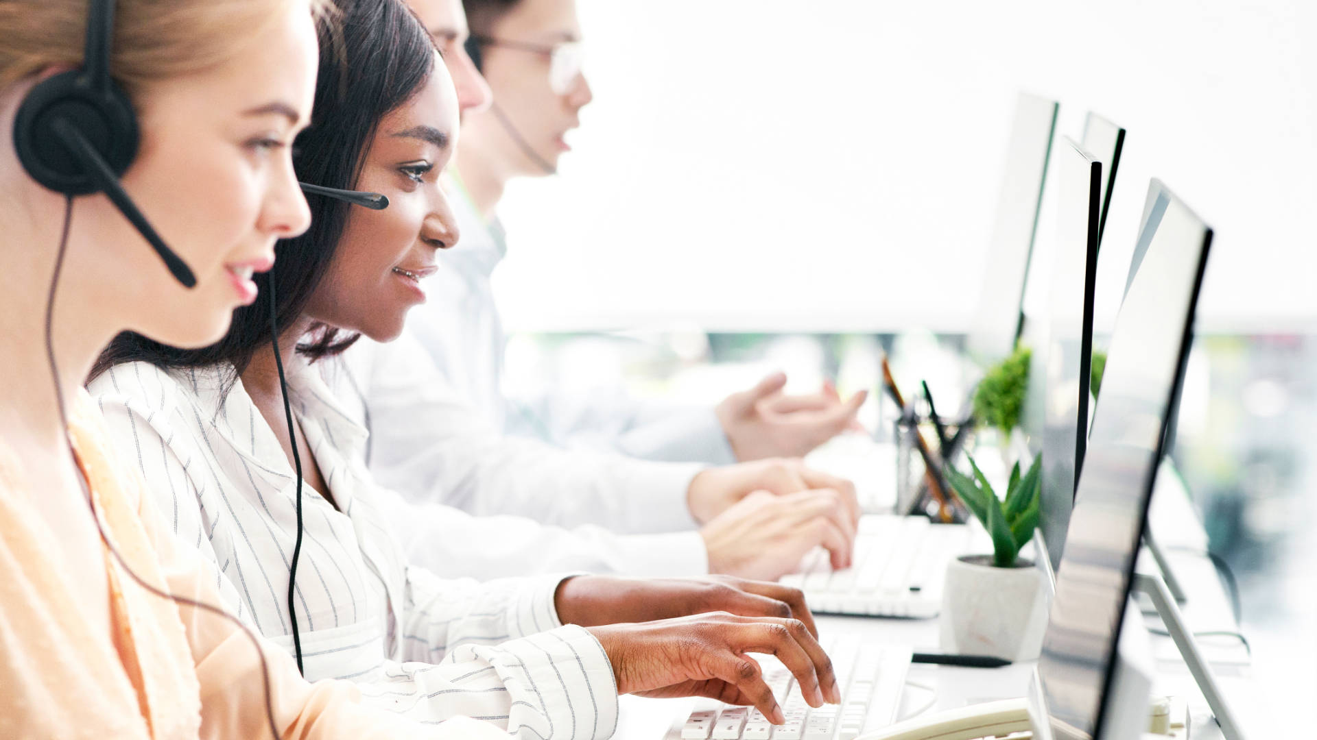 Claves para mejorar la productividad del equipo de agentes en un contact center,&nbsp;plataforma para call center,&nbsp;agente de call center medellin.