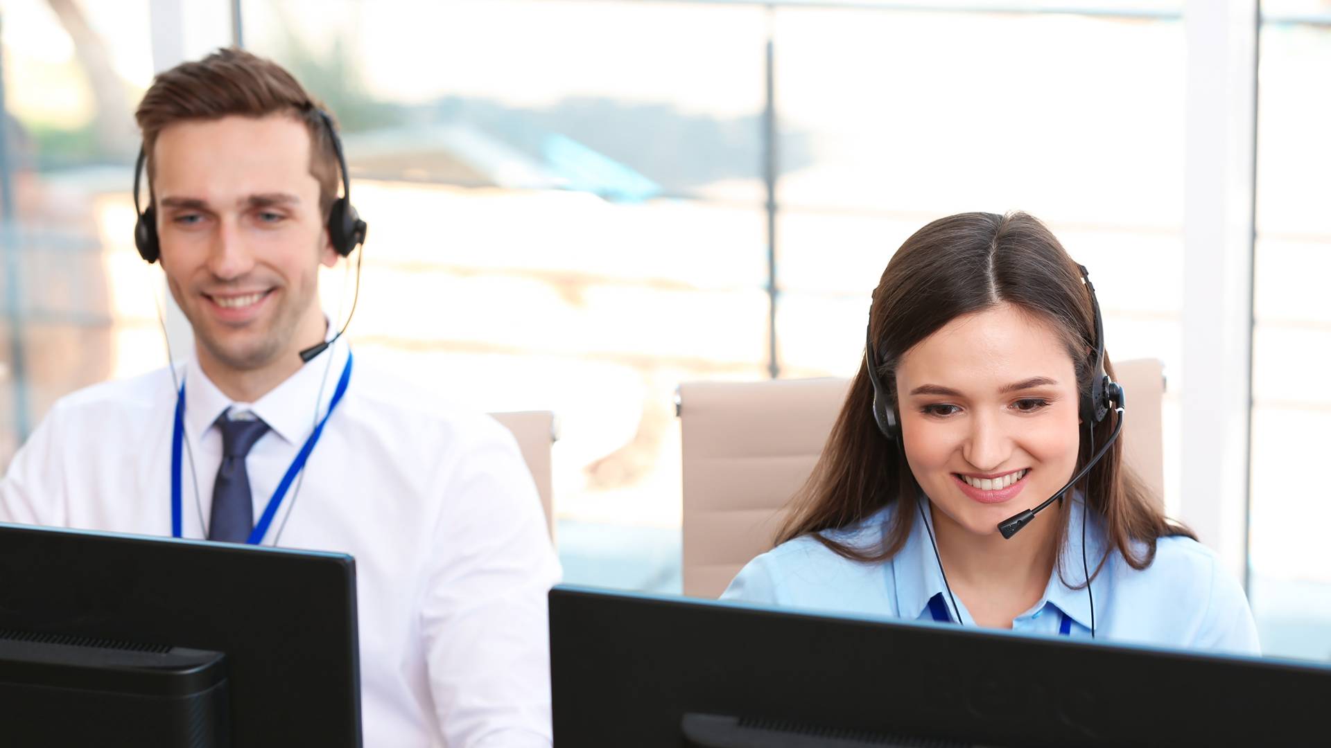 Call center in-house vs outsourcing: cómo elegir el modelo correcto.,&nbsp;plataforma para call center,&nbsp;agente de call center medellin.